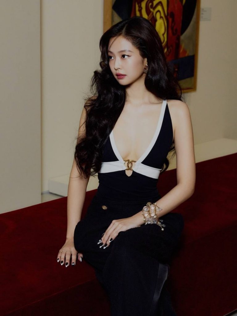 Jennie 香奈儿造型 12