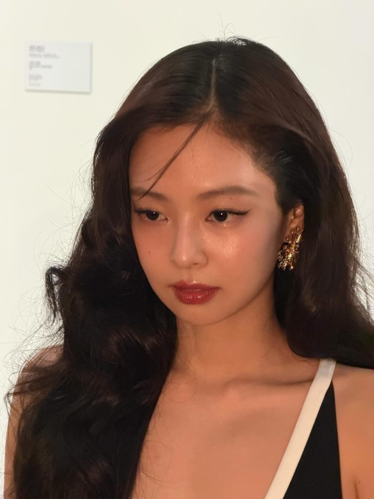 Jennie 香奈儿造型 5