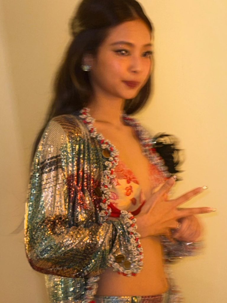 Jennie 香奈儿造型 9