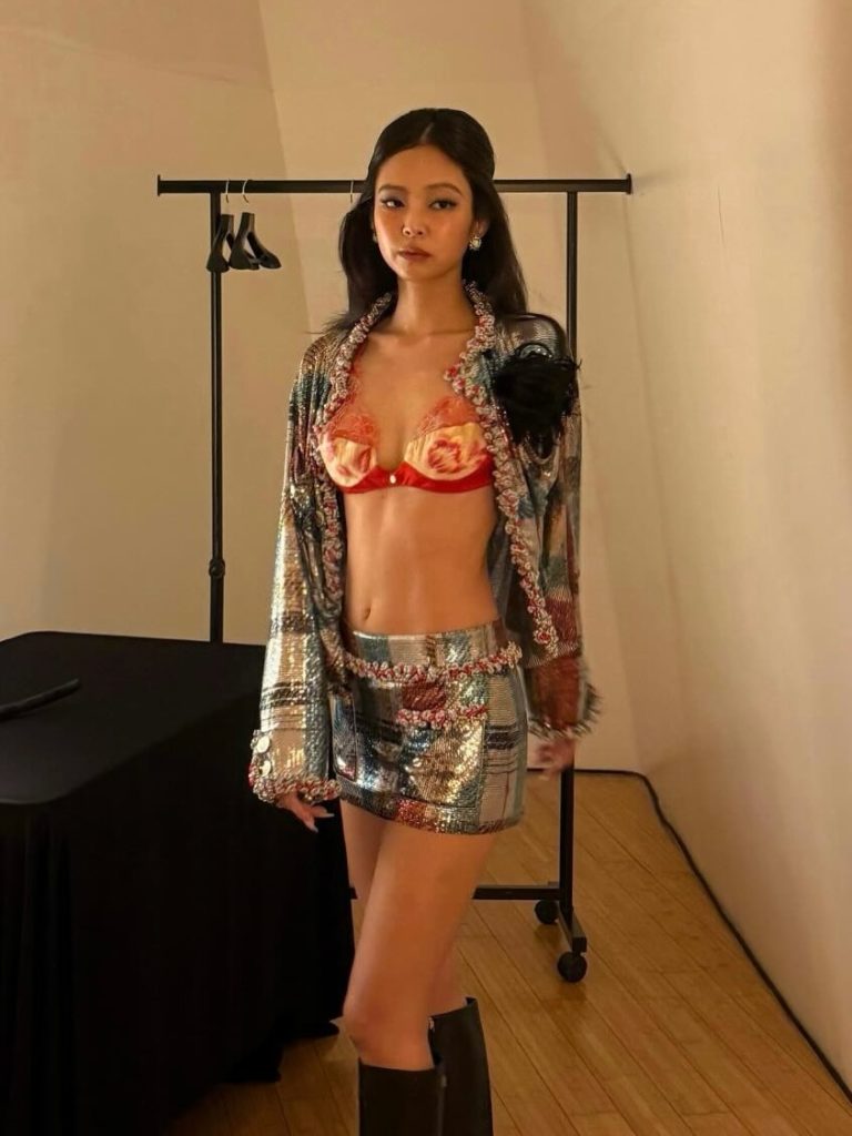 Jennie 香奈儿造型 2