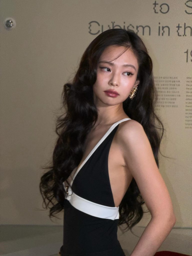 Jennie 香奈儿造型 15